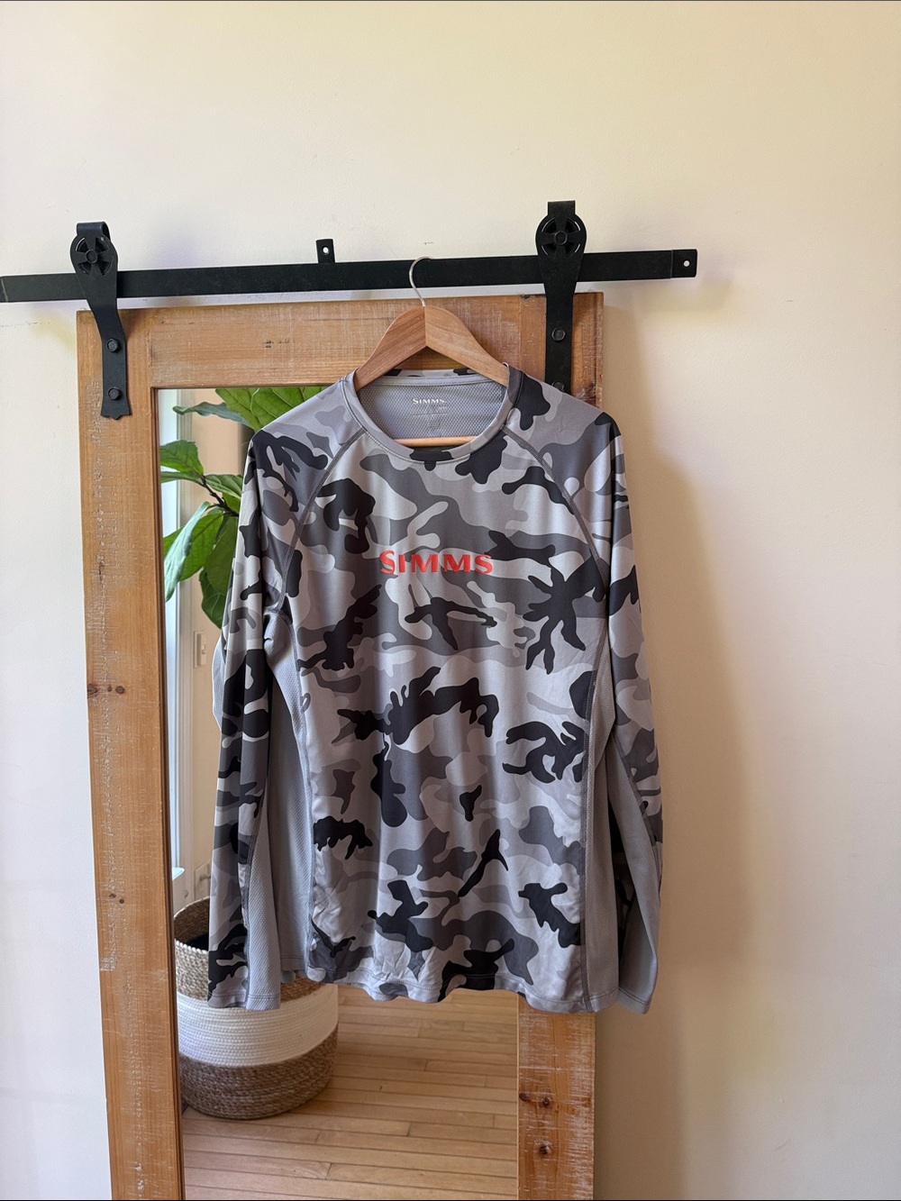 Simms Cammo Print Fishing Long Sleeve Tee shirt Size M